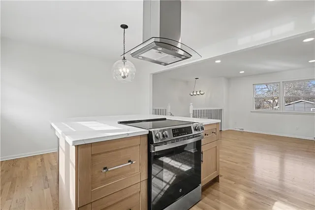 $349,999 | 5719 Farley Street, Merriam, KS 66203