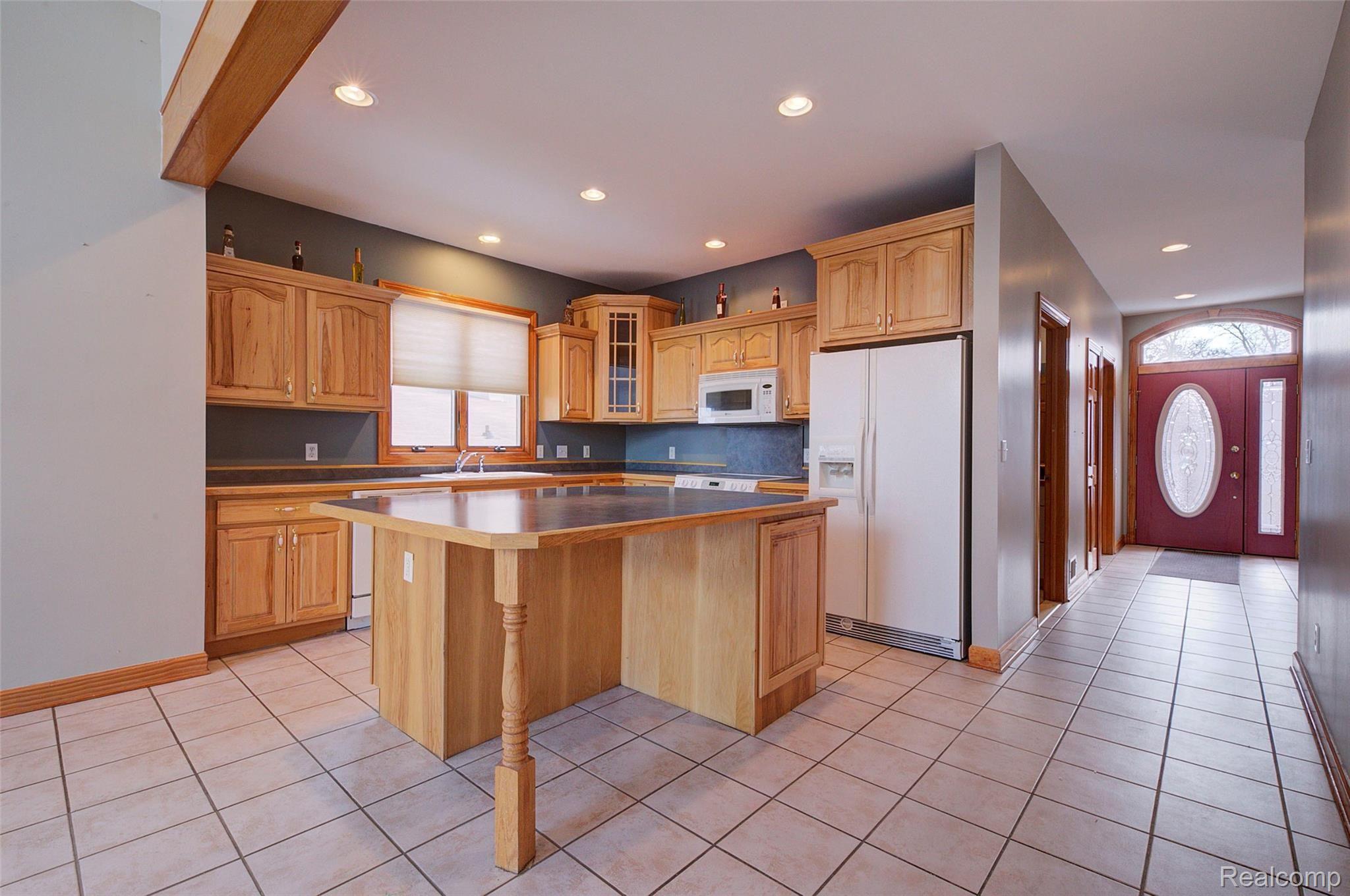 7154 Hatchery Road Waterford, MI 48327 - Photo 12 of 80 4H8A5438_39_40.jpg