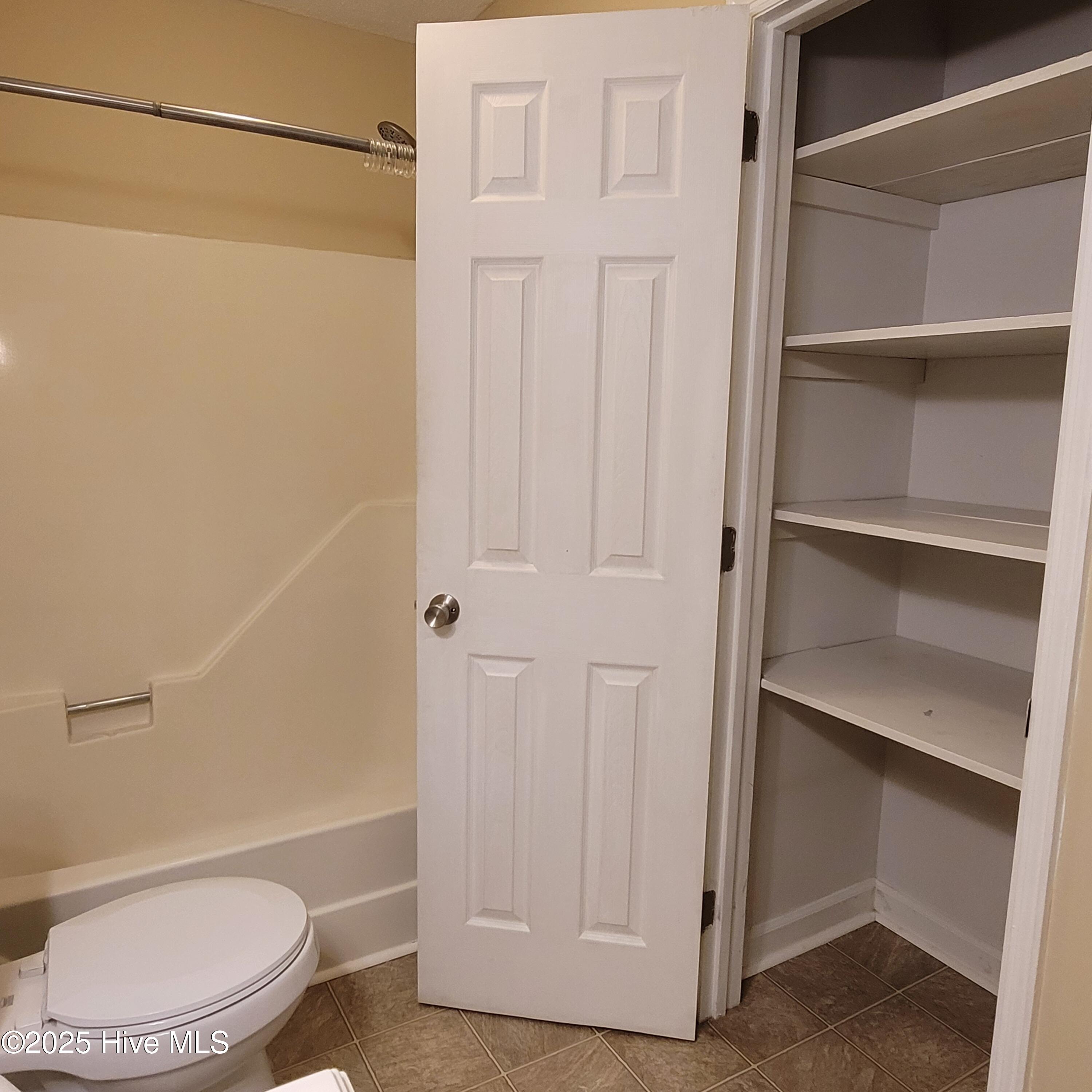 101 Dane Court Havelock, NC 28532 - Photo 17 of 38 Lien Closet