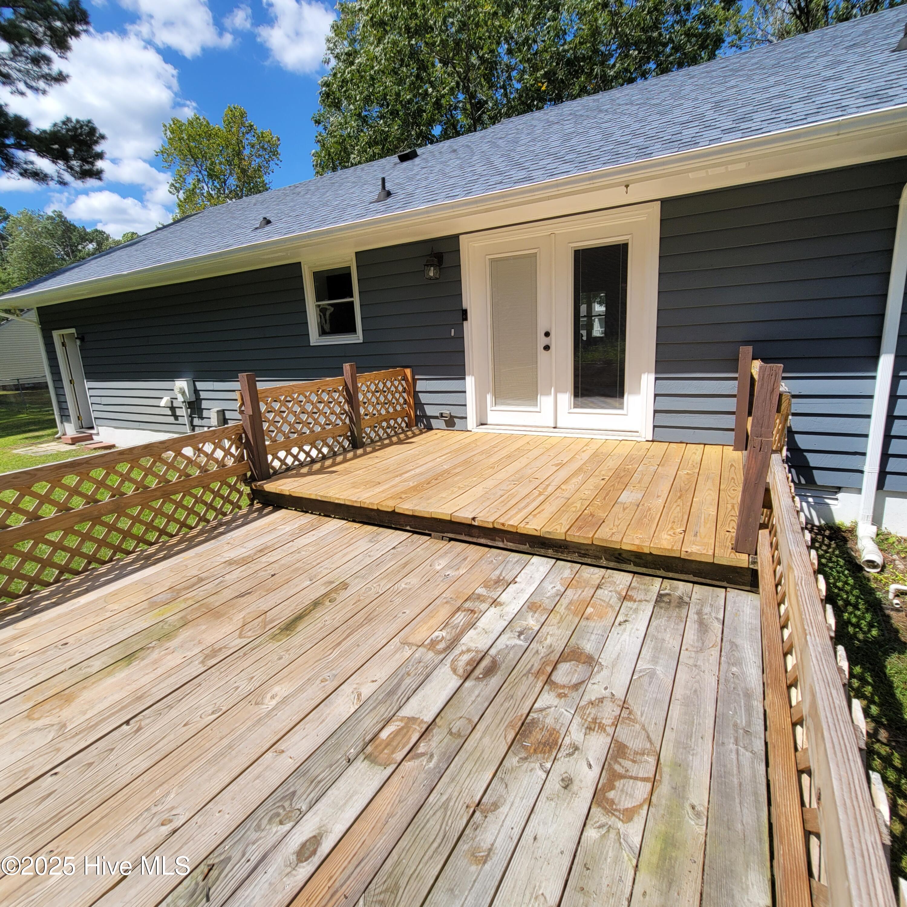 101 Dane Court Havelock, NC 28532 - Photo 25 of 38 Rear deck