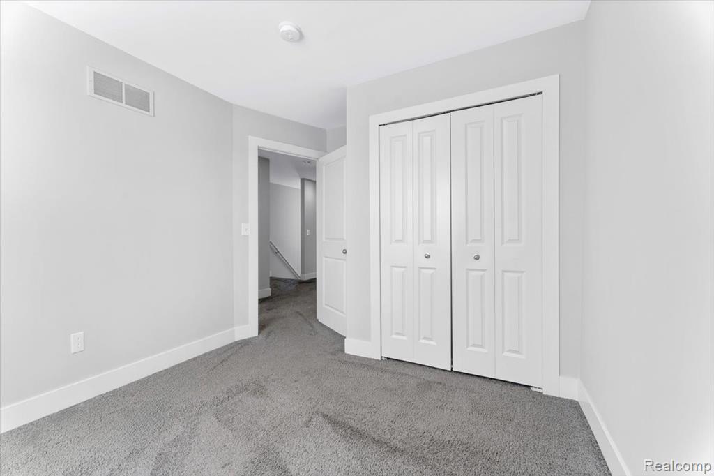 2937 East Square Lake Road Troy, MI 48085 - Photo 29 of 40