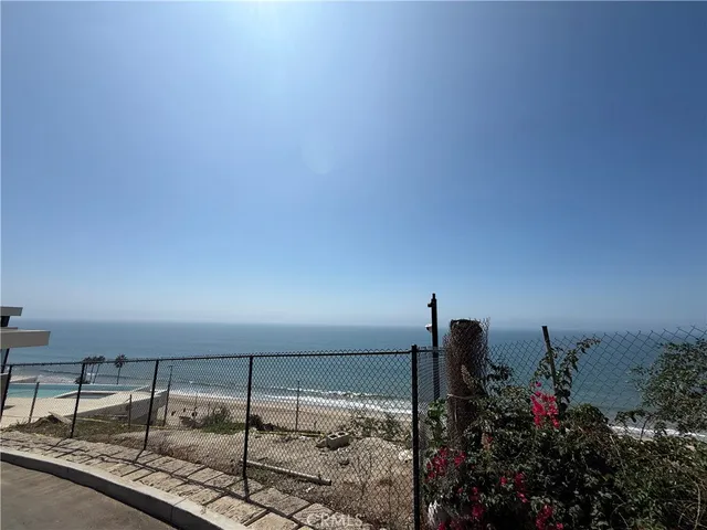 $2,880,000 | 17630 Posetano Road, Pacific Palisades, CA 90272