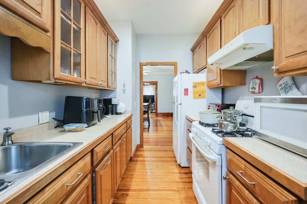 352 Barnes Street Fall River, MA 02723 - Photo 19 of 40