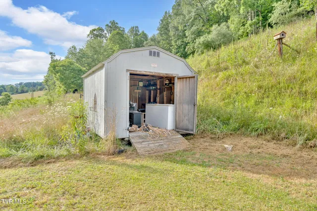 $575,000 | 431 Strong Hollow Lane, Fort Blackmore, VA 24250