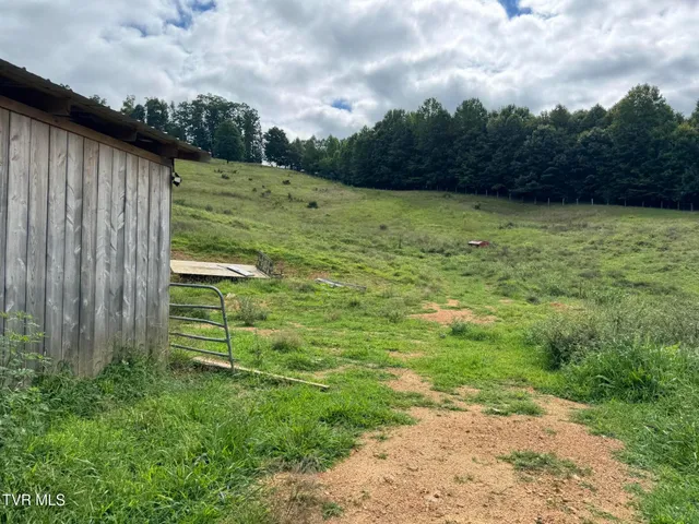 $575,000 | 431 Strong Hollow Lane, Fort Blackmore, VA 24250