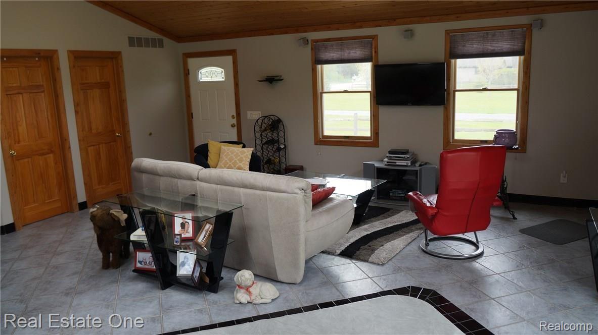 60649 Mt Vernon Road Rochester, MI 48306 - Photo 21 of 31 DSC02852.JPG