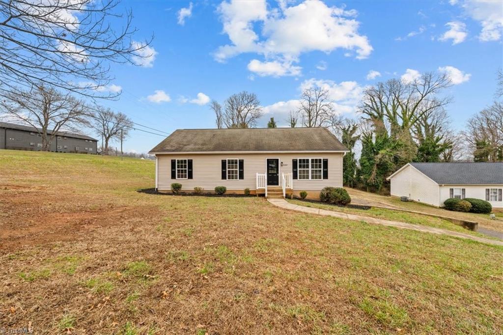 3707 Ribbon Lane Winston-Salem, NC 27107 - Photo 2 of 33