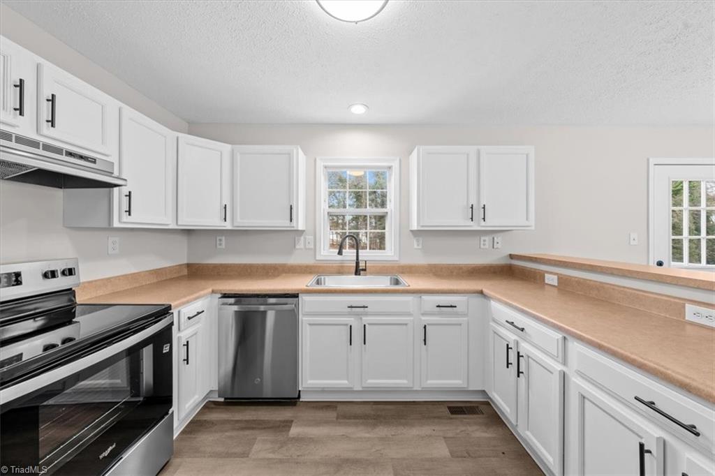 3707 Ribbon Lane Winston-Salem, NC 27107 - Photo 8 of 33