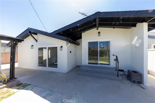 a house view with a outdoor space