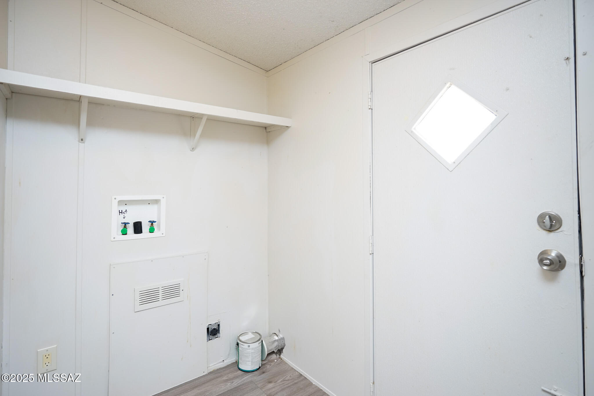 5188 East Phillips Road Willcox, AZ 85643 - Photo 12 of 43 a view of bathroom