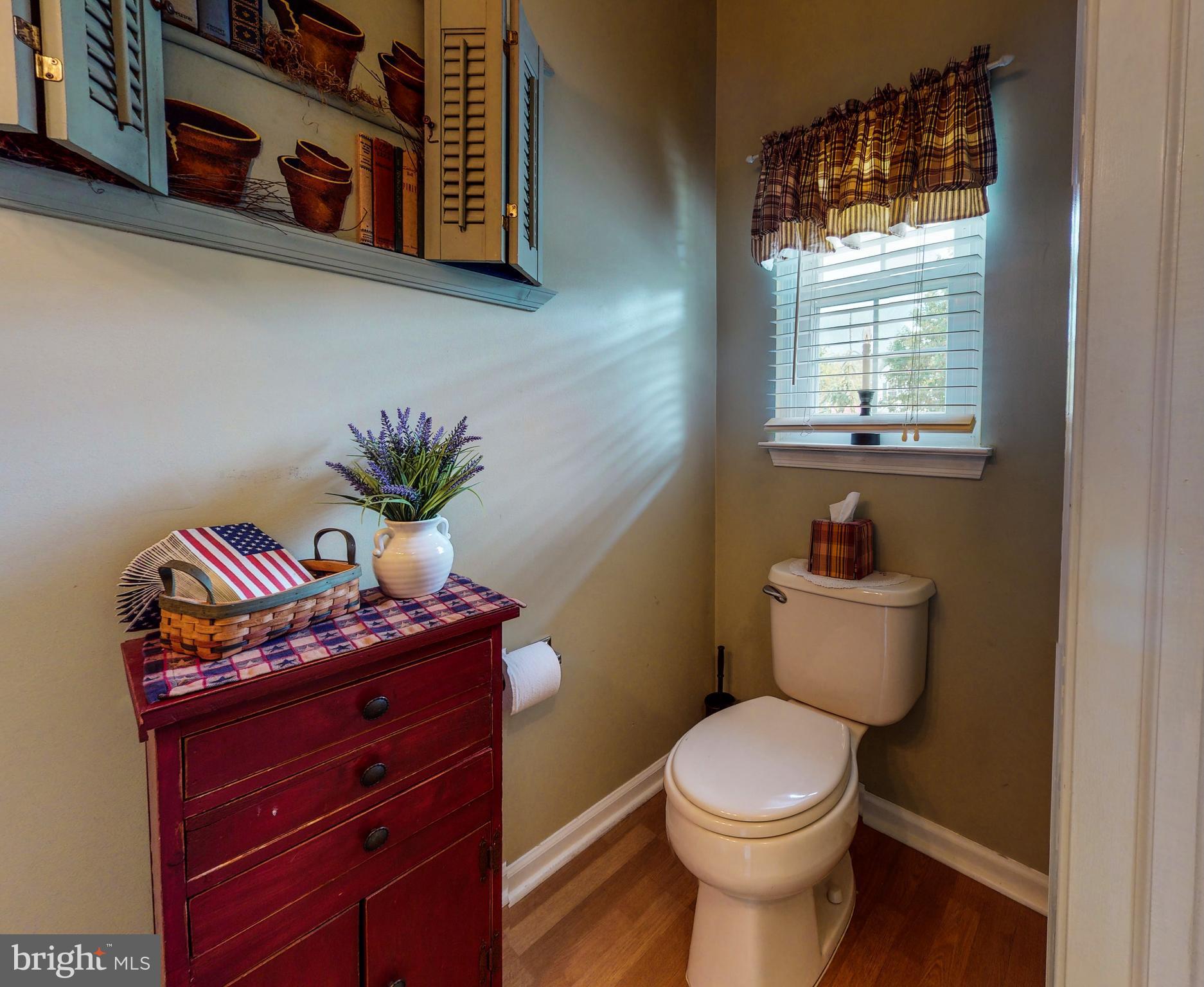 40 Country Road Perkasie, PA 18944 - Photo 15 of 49 First floor powder room