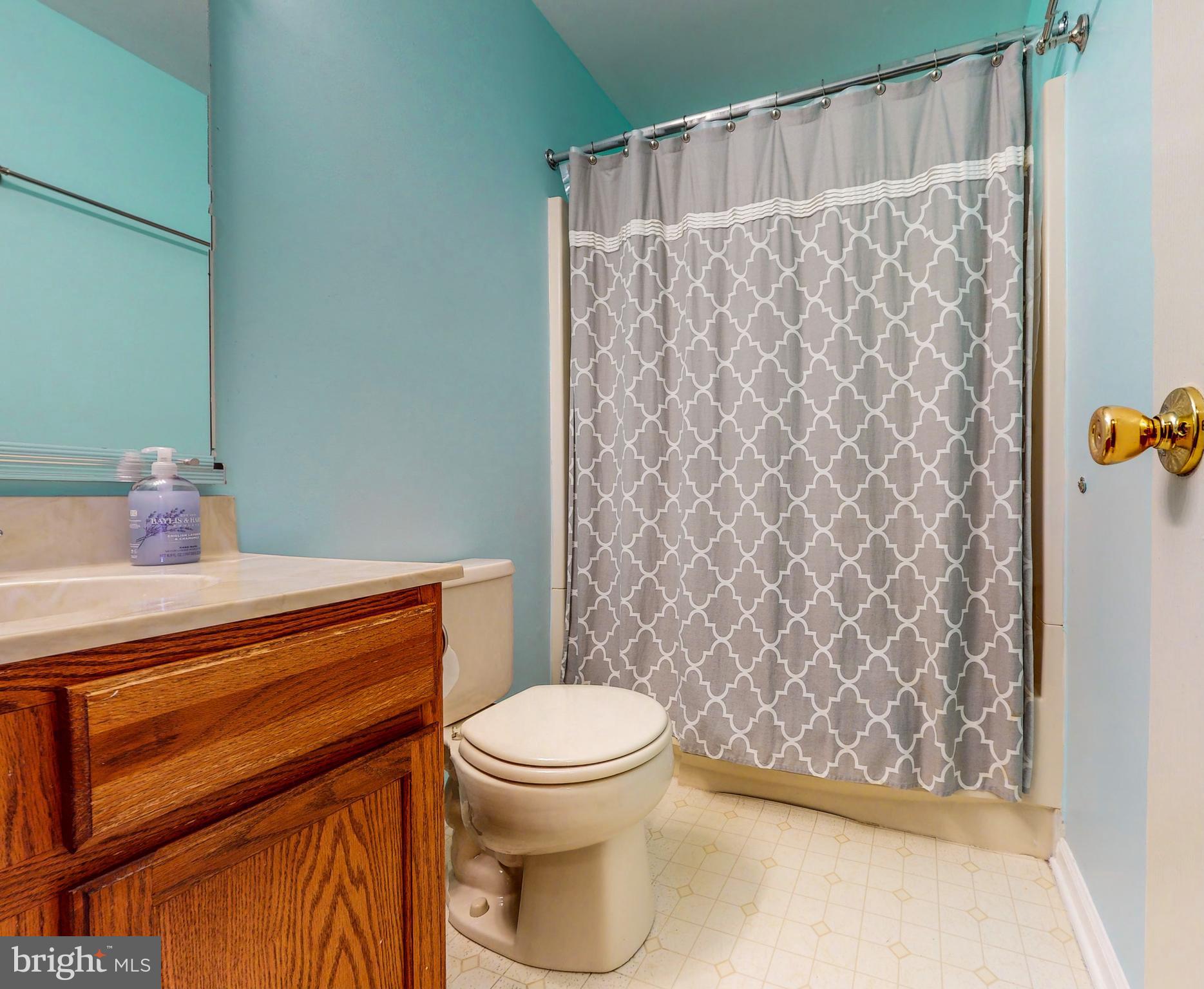 40 Country Road Perkasie, PA 18944 - Photo 30 of 49 Second floor hall bathroom