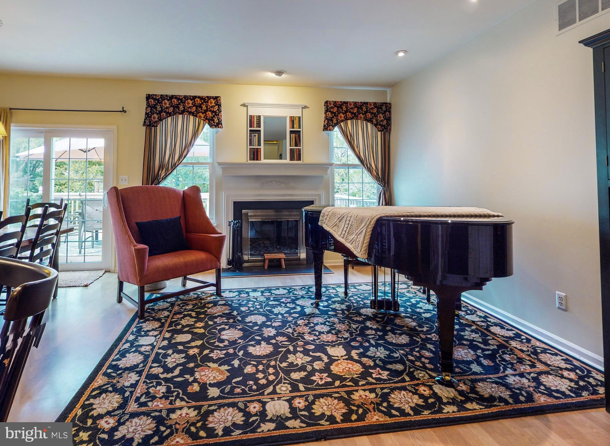 40 Country Road Perkasie, PA 18944 - Photo 5 of 49 Living Room w/ wireplace