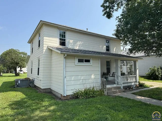 $89,000 | 522 5th Street, Strong City, KS 66869