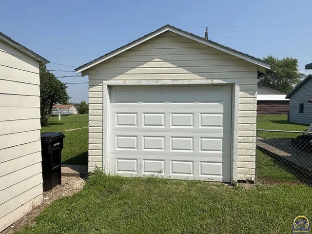 $89,000 | 522 5th Street, Strong City, KS 66869
