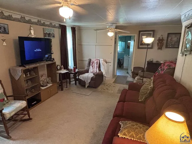 $89,000 | 522 5th Street, Strong City, KS 66869