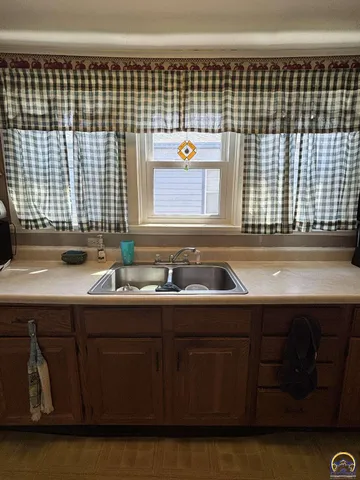 $89,000 | 522 5th Street, Strong City, KS 66869