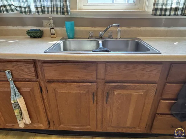 $89,000 | 522 5th Street, Strong City, KS 66869