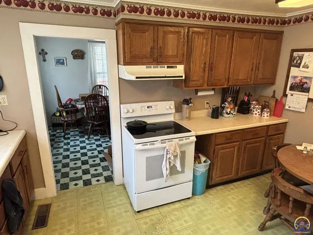 $89,000 | 522 5th Street, Strong City, KS 66869