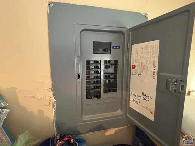 $89,000 | 522 5th Street, Strong City, KS 66869