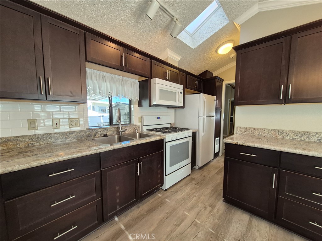 1295 South Cawston Avenue, Unit 257 Hemet, CA 92545 - Photo 9 of 21