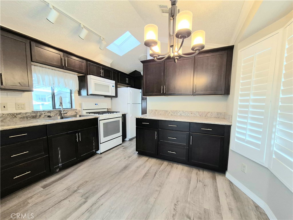 1295 South Cawston Avenue, Unit 257 Hemet, CA 92545 - Photo 10 of 21