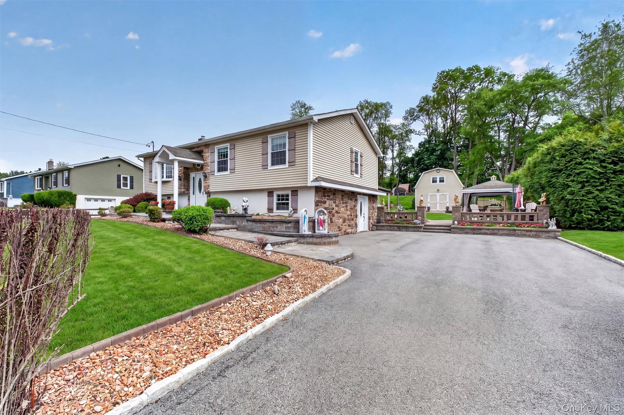 46 Camelot Road Poughkeepsie, NY 12601 - Photo 2 of 50