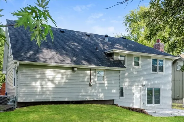 $2,705 | 1116 North Walker Lane, Olathe, KS 66061