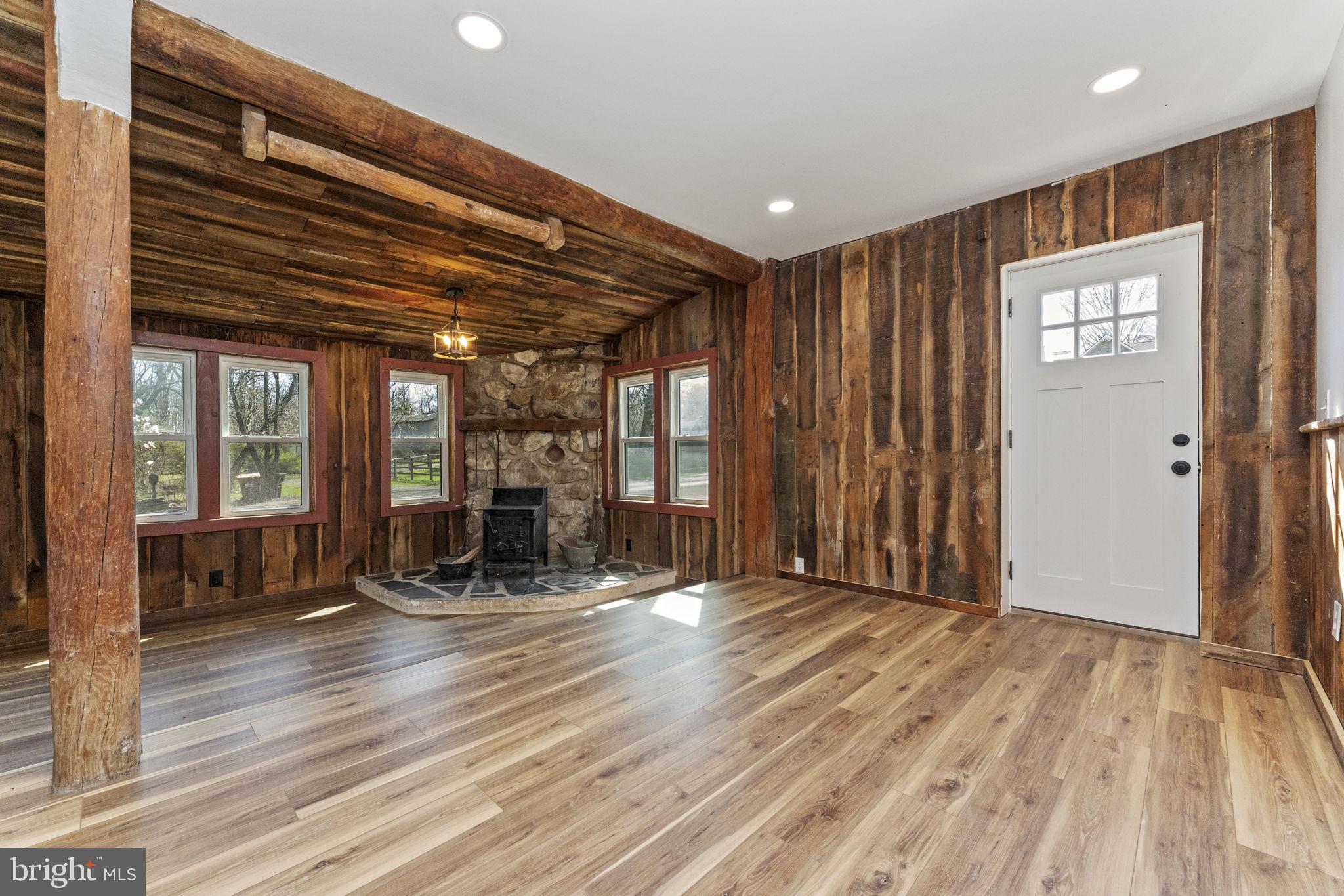 2042 Upper Ridge Road Green Lane, PA 18054 - Photo 14 of 41 Sitting area