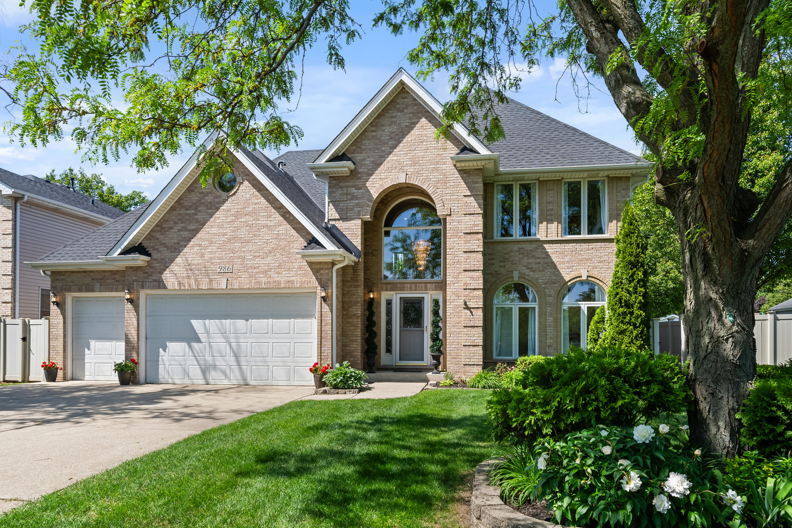 986 Red Oak Street Addison, IL 60101 - Photo 1 of 34