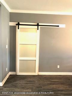 103 Ridgewood Cove Coldwater, MS 38618 - Photo 28 of 56 Barn Door
