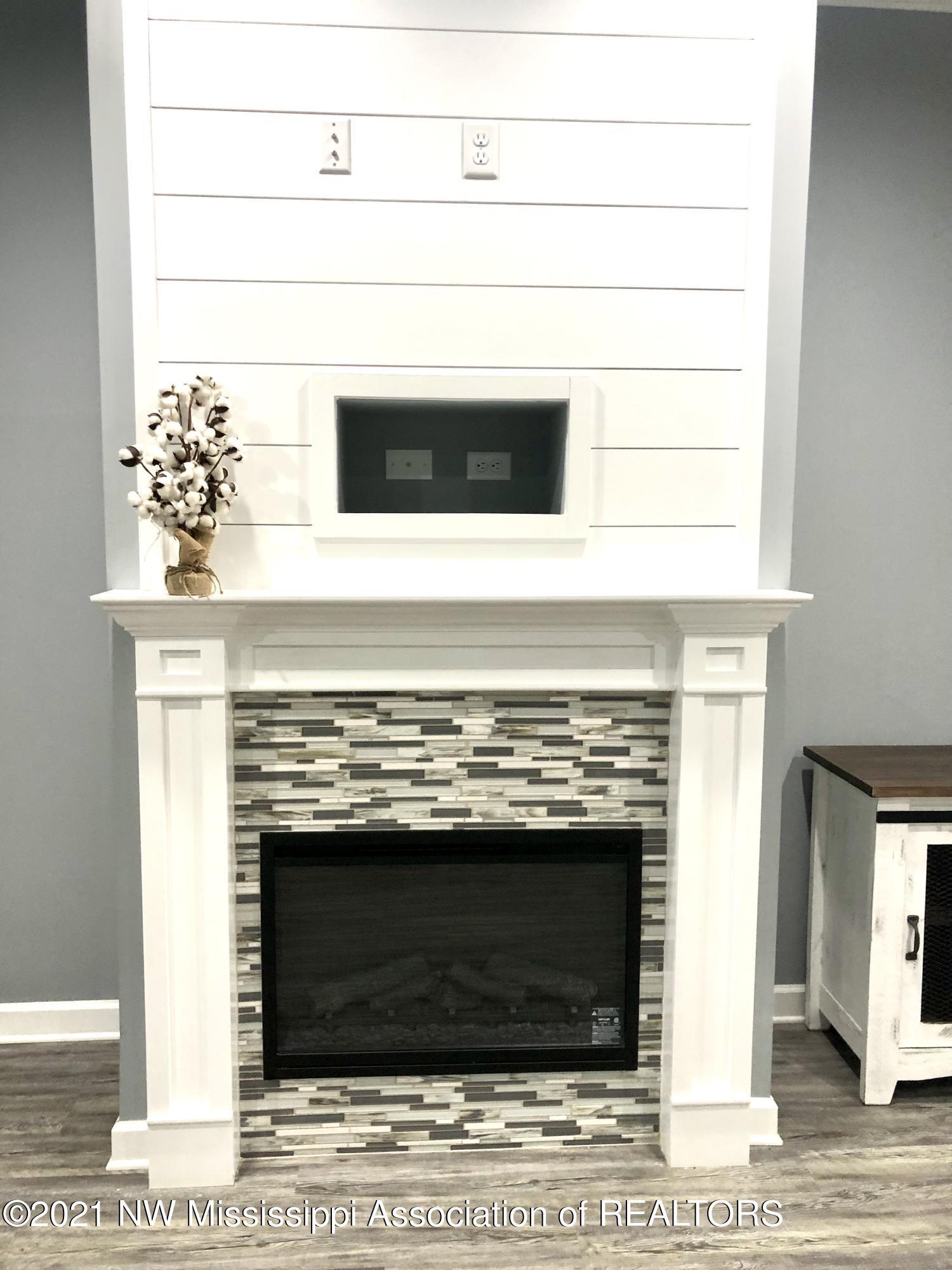 103 Ridgewood Cove Coldwater, MS 38618 - Photo 36 of 56 Fireplace
