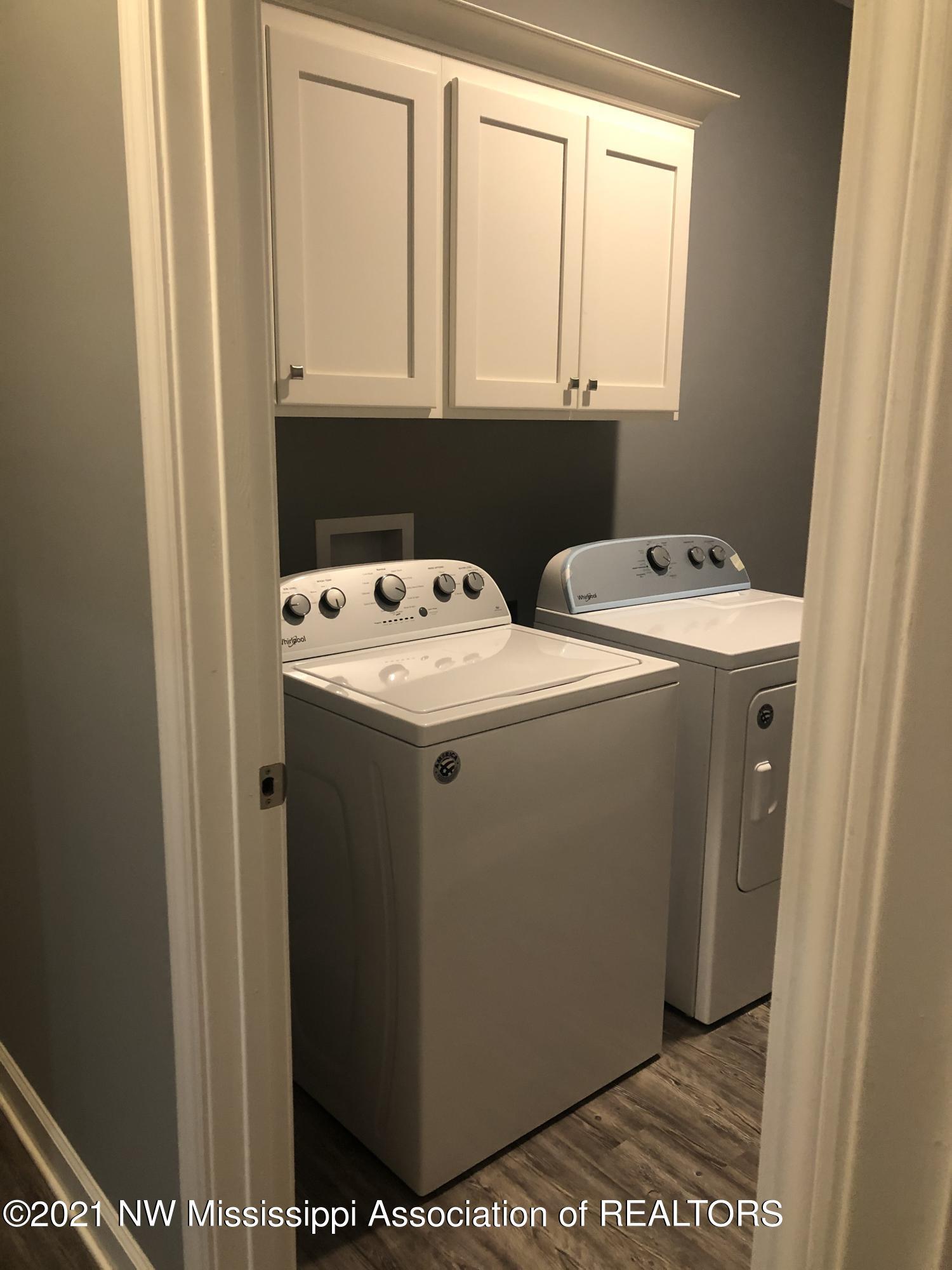 103 Ridgewood Cove Coldwater, MS 38618 - Photo 39 of 56 Laundry room