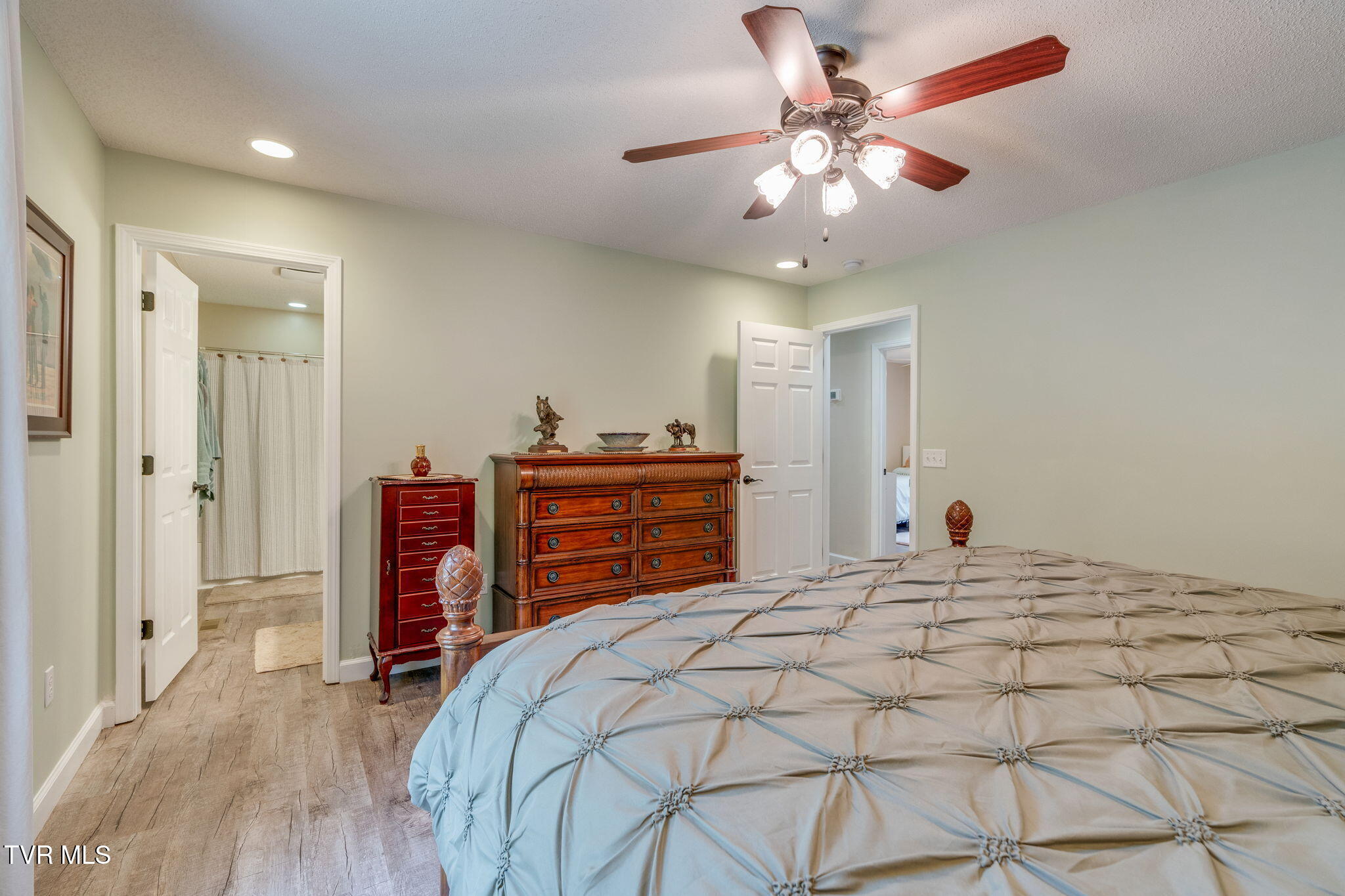 2937 Forest View Road Kingsport, TN 37660 - Photo 15 of 52 016