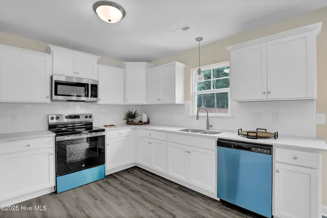 $362,900 | 189 Vista Cay Drive, Unit LOT 10, Hubert, NC 28539