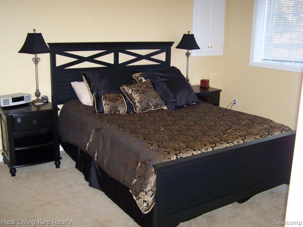 1889 Dunham Drive Rochester, MI 48306 - Photo 22 of 25 017.jpg