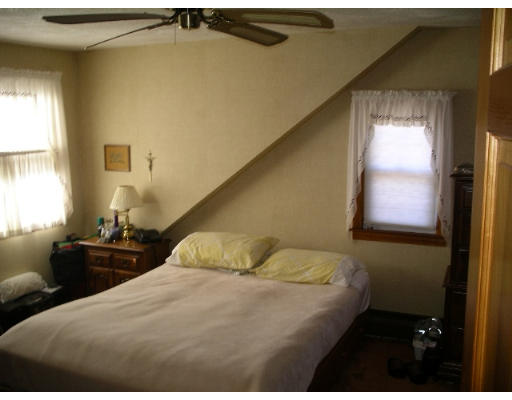194 King Philip Road Worcester, MA 01606 - Photo 4 of 10 a bedroom with a bed and window