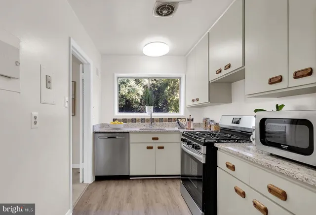 $2,500 | 10661 Montrose Avenue, Bethesda, MD 20814