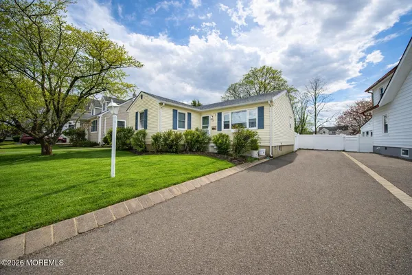 $3,975 | 32 Lake Avenue, Fair Haven, NJ 07704