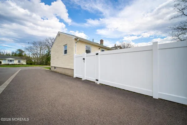 $3,975 | 32 Lake Avenue, Fair Haven, NJ 07704