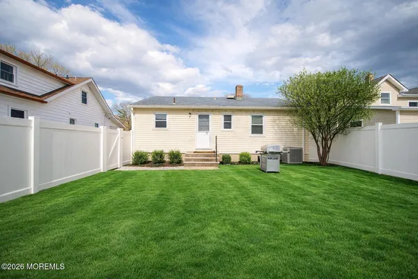 $3,975 | 32 Lake Avenue, Fair Haven, NJ 07704