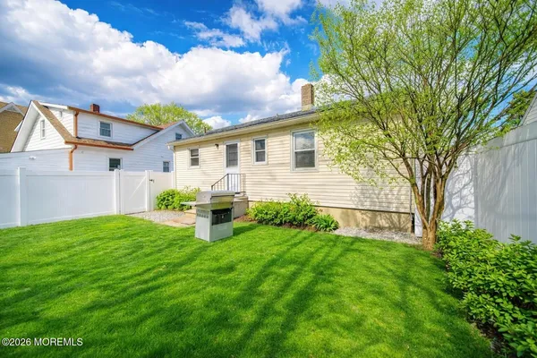 $3,975 | 32 Lake Avenue, Fair Haven, NJ 07704