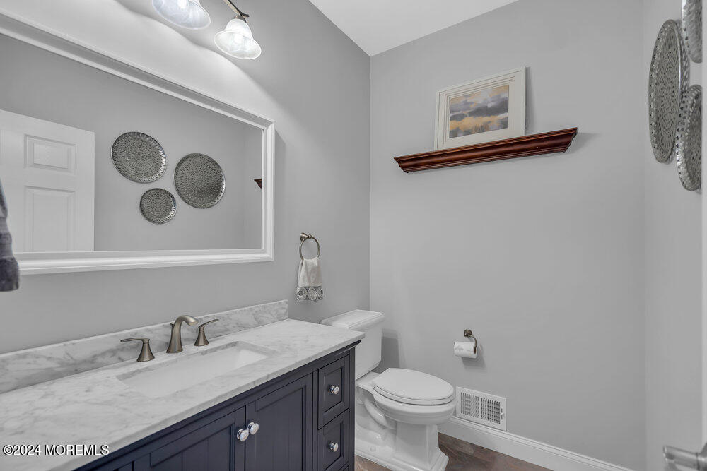 863 Anderson Road Jackson, NJ 08527 - Photo 18 of 42 Main level Powder Room
