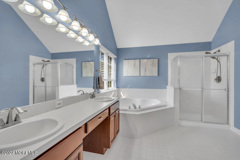 863 Anderson Road Jackson, NJ 08527 - Photo 23 of 42 Primary Bath