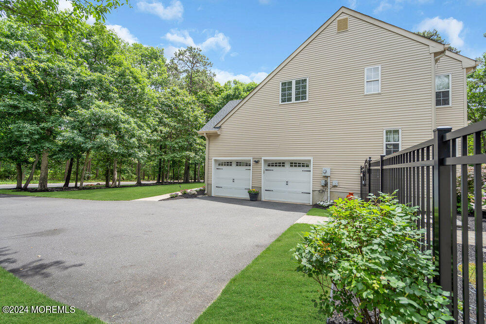 863 Anderson Road Jackson, NJ 08527 - Photo 36 of 42 2 Car Direct Entry Garage