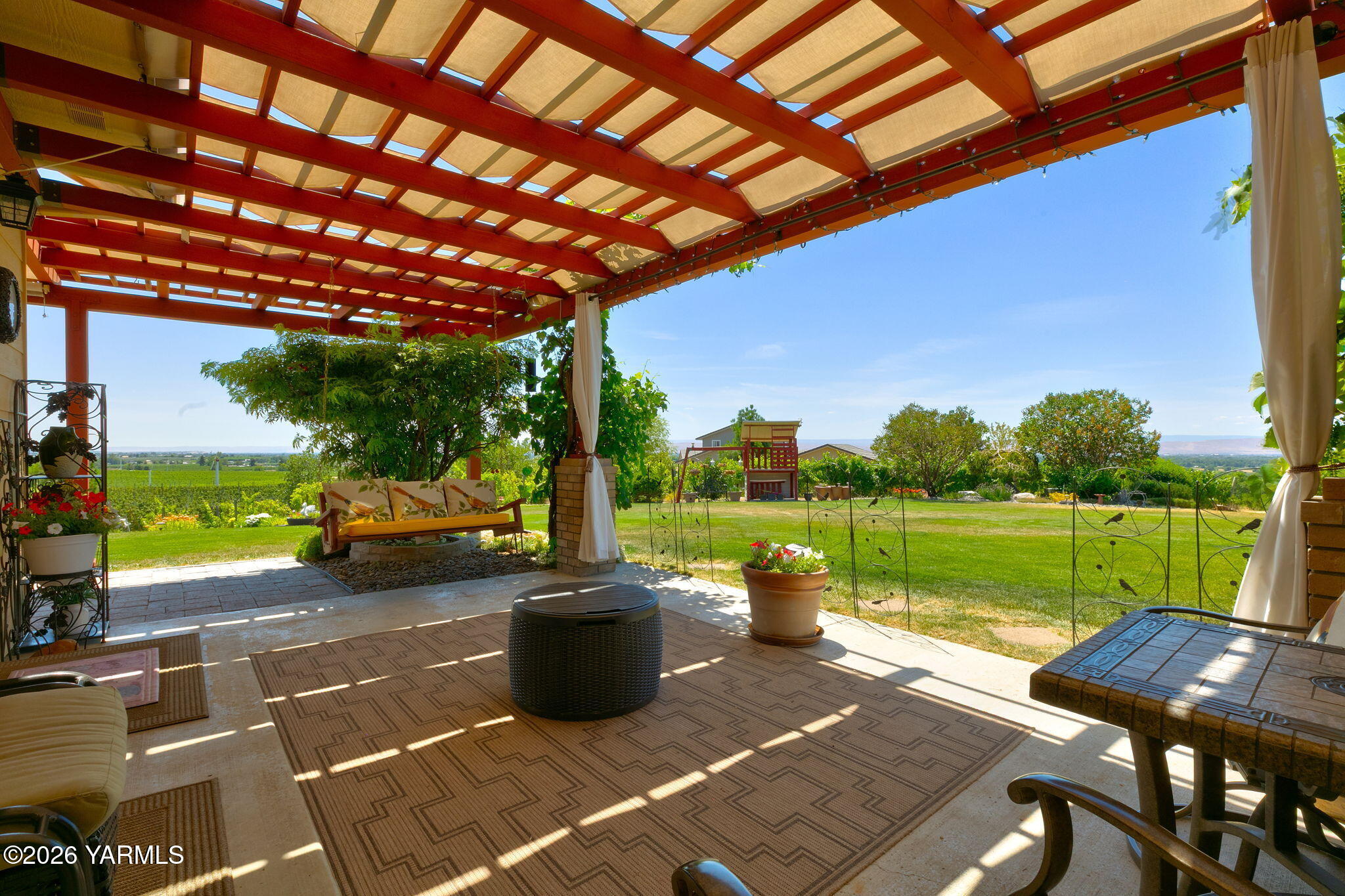 347 Ballard Road Zillah, WA 98953 - Photo 6 of 33 6 Covered Patio