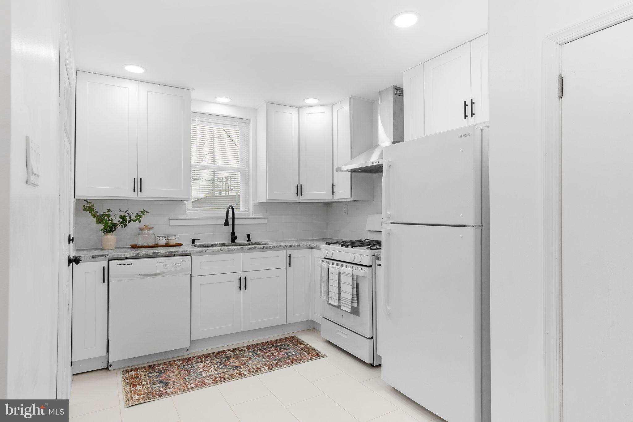 2438 West Ritner Street Philadelphia, PA 19145 - Photo 4 of 25 Kitchen