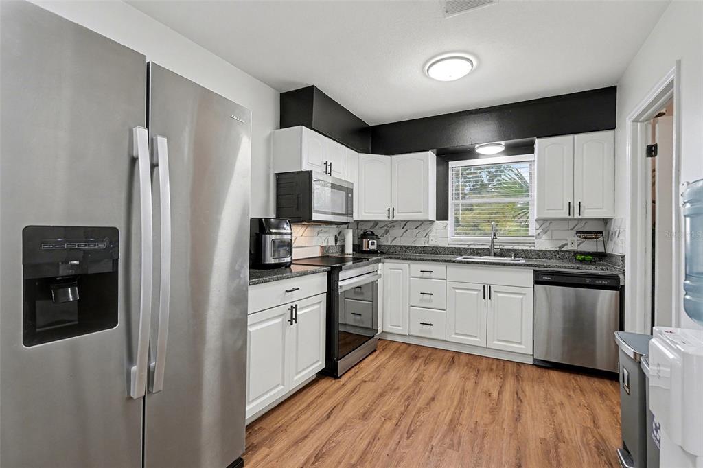 611 Huntington Street Brandon, FL 33511 - Photo 4 of 32