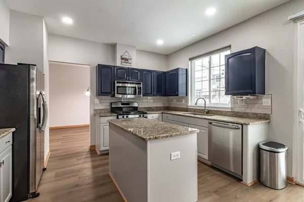 $4,100 | 276 Pembrook Lane, Mundelein, IL 60060
