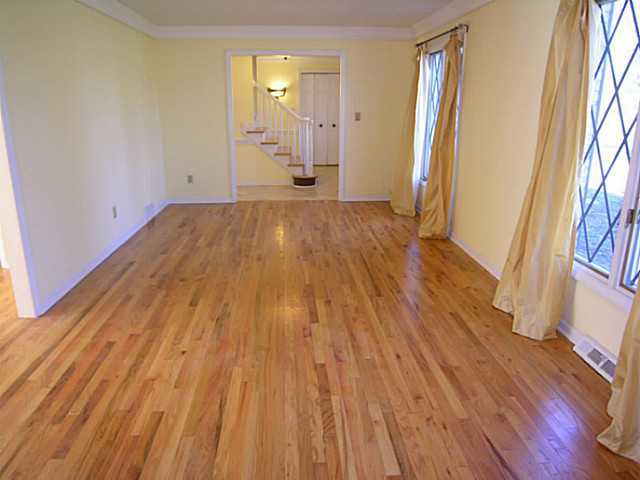 2351 Lane Road Columbus, OH 43220 - Photo 2 of 23